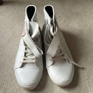 Hunter Mens rubber sneakers. White. UK 10